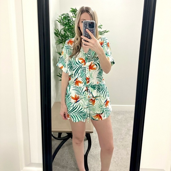 Davi & Dani Tropical Print Romper - Picture 1 of 3
